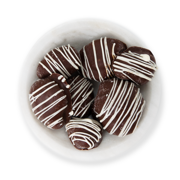 Fresa enchilada cubierta de tres chocolates