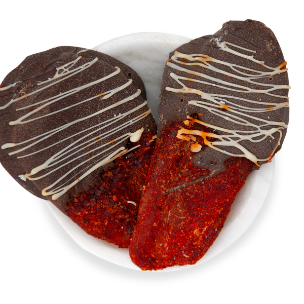 Mango enchilado con tres chocolates